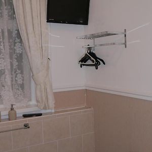 Single Room Private External Bathroom